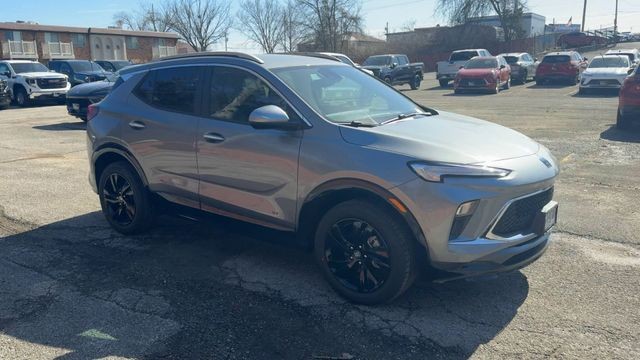 Buick Encore GX Vehicle Full-screen Gallery Image 02