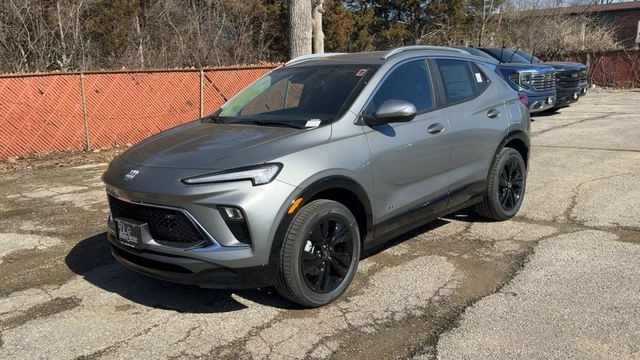 Buick Encore GX Vehicle Full-screen Gallery Image 04