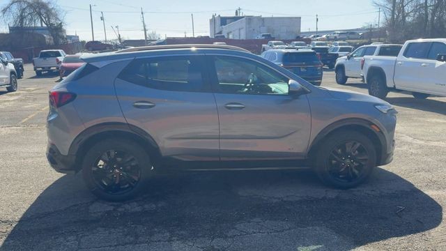 Buick Encore GX Vehicle Full-screen Gallery Image 09