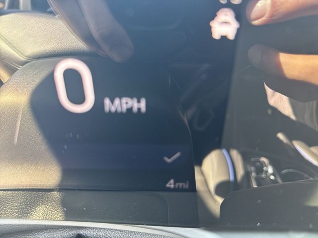 Buick Encore GX Vehicle Full-screen Gallery Image 15