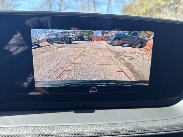 Buick Encore GX Vehicle Full-screen Gallery Image 17