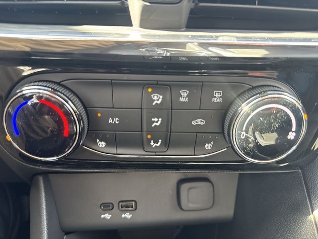 Buick Encore GX Vehicle Full-screen Gallery Image 18