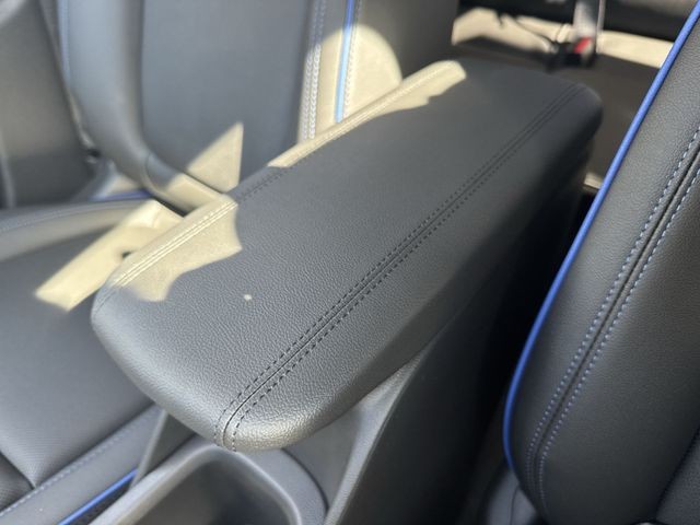 Buick Encore GX Vehicle Full-screen Gallery Image 20