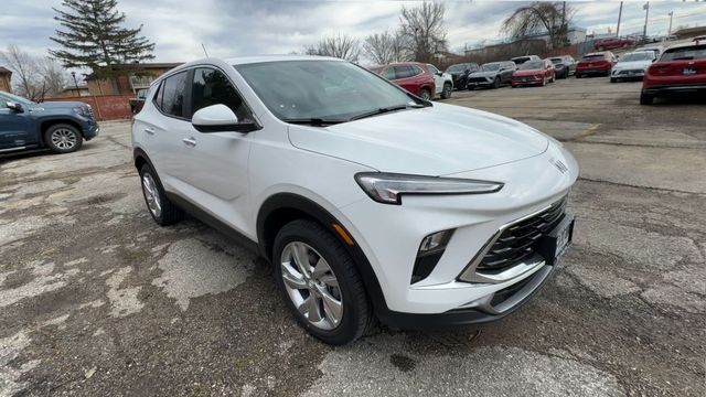 Buick Encore GX Vehicle Full-screen Gallery Image 02