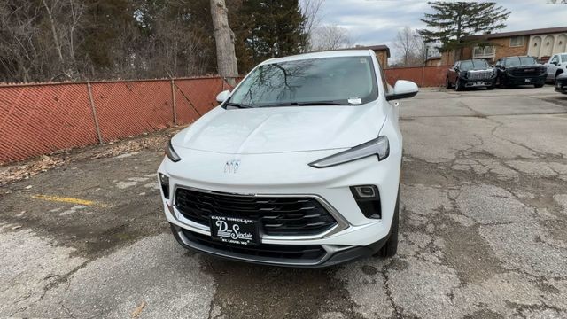 Buick Encore GX Vehicle Full-screen Gallery Image 03