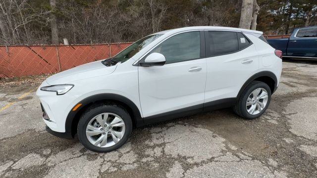 Buick Encore GX Vehicle Full-screen Gallery Image 04