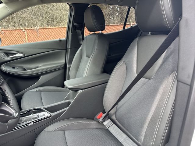 Buick Encore GX Vehicle Full-screen Gallery Image 11