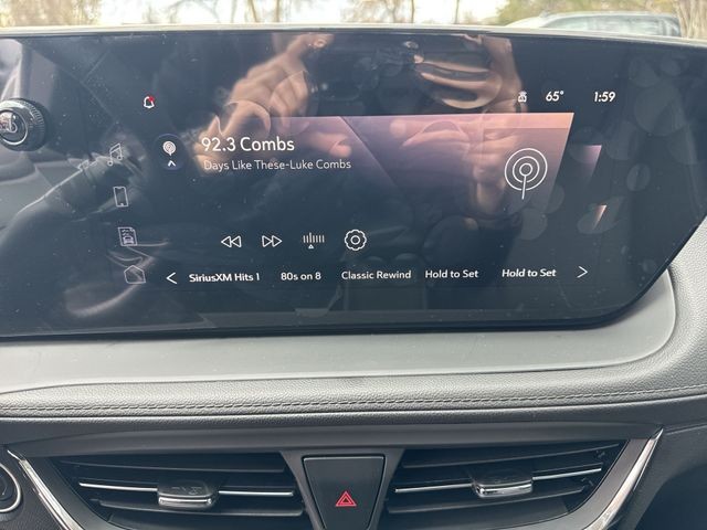 Buick Encore GX Vehicle Full-screen Gallery Image 16