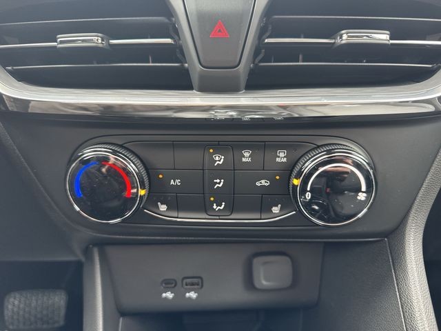 Buick Encore GX Vehicle Full-screen Gallery Image 18