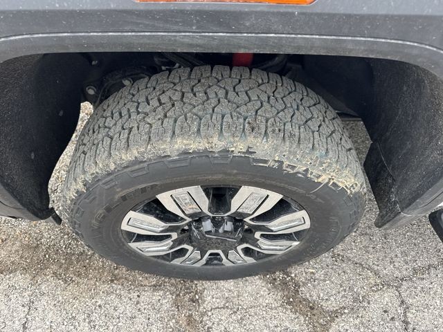 GMC Sierra 3500HD Vehicle Full-screen Gallery Image 10