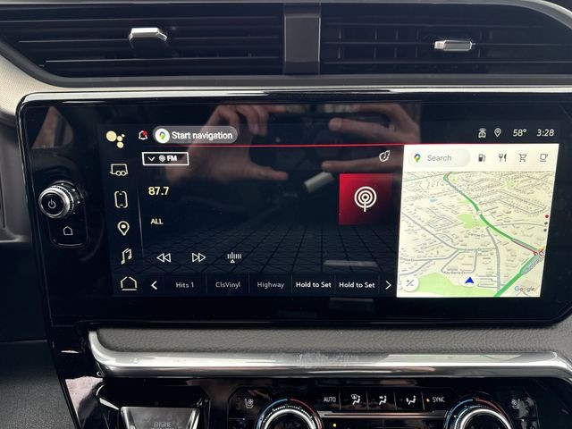 GMC Sierra 3500HD Vehicle Full-screen Gallery Image 16