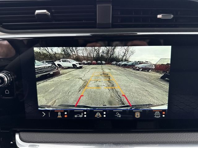 GMC Sierra 3500HD Vehicle Full-screen Gallery Image 17