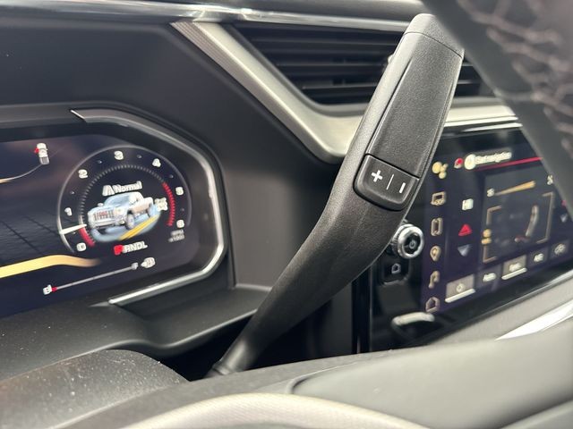 GMC Sierra 3500HD Vehicle Full-screen Gallery Image 20