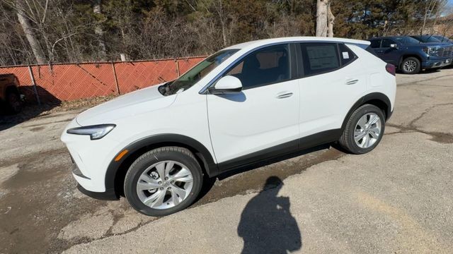 Buick Encore GX Vehicle Full-screen Gallery Image 04