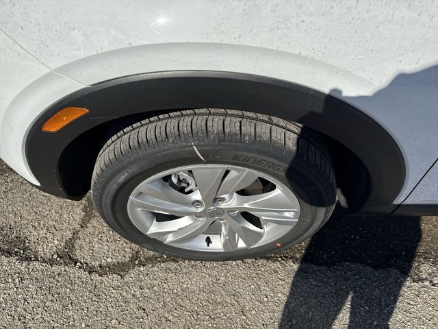 Buick Encore GX Vehicle Full-screen Gallery Image 10