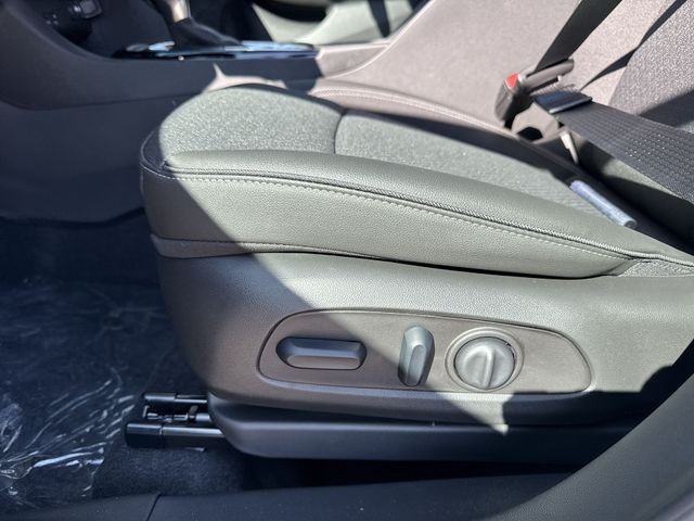 Buick Encore GX Vehicle Full-screen Gallery Image 12