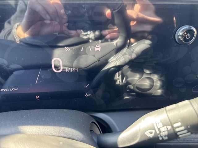 Buick Encore GX Vehicle Full-screen Gallery Image 14