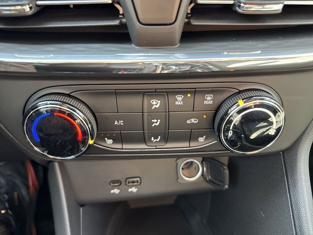 Buick Encore GX Vehicle Full-screen Gallery Image 17