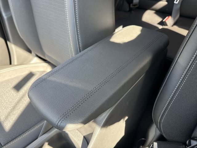 Buick Encore GX Vehicle Full-screen Gallery Image 19