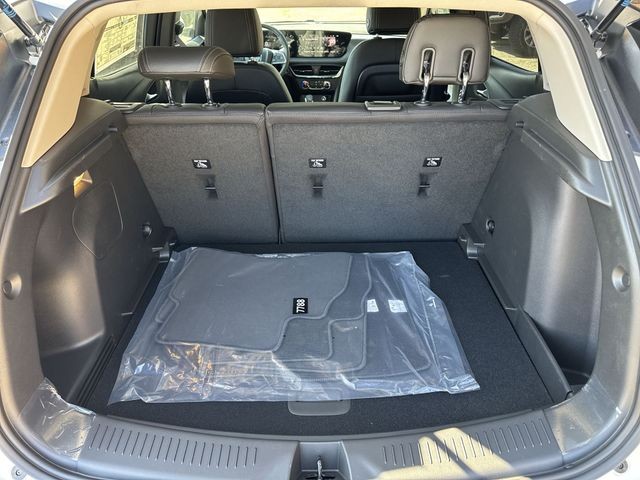 Buick Encore GX Vehicle Full-screen Gallery Image 21