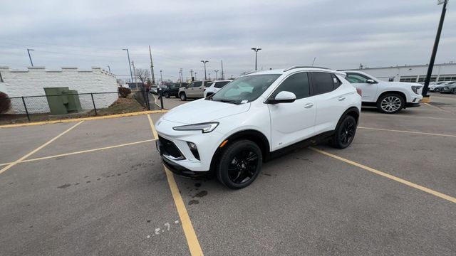 Buick Encore GX Vehicle Full-screen Gallery Image 04