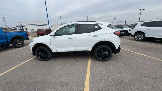 Buick Encore GX Vehicle Full-screen Gallery Image 05