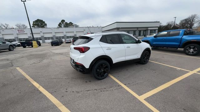 Buick Encore GX Vehicle Full-screen Gallery Image 08