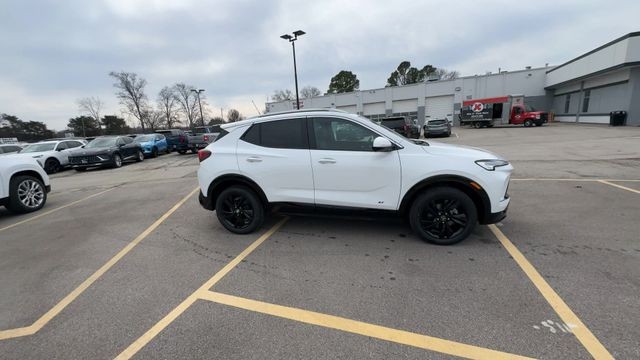 Buick Encore GX Vehicle Full-screen Gallery Image 09