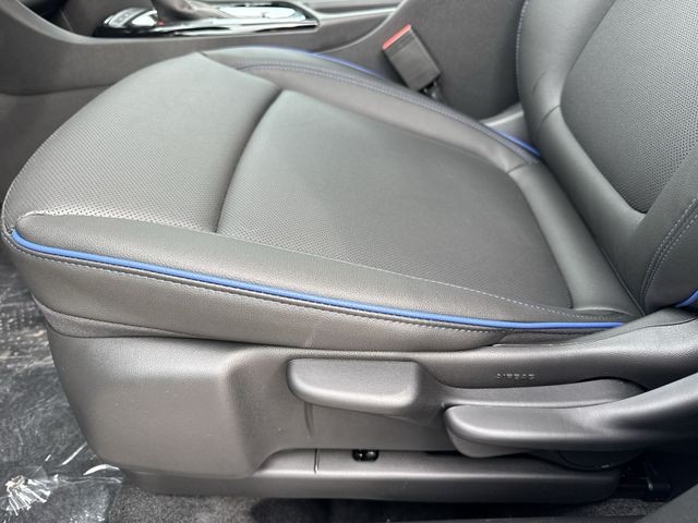 Buick Encore GX Vehicle Full-screen Gallery Image 12