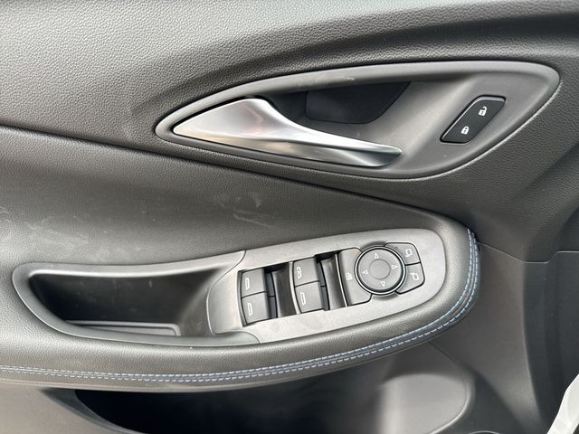 Buick Encore GX Vehicle Full-screen Gallery Image 13