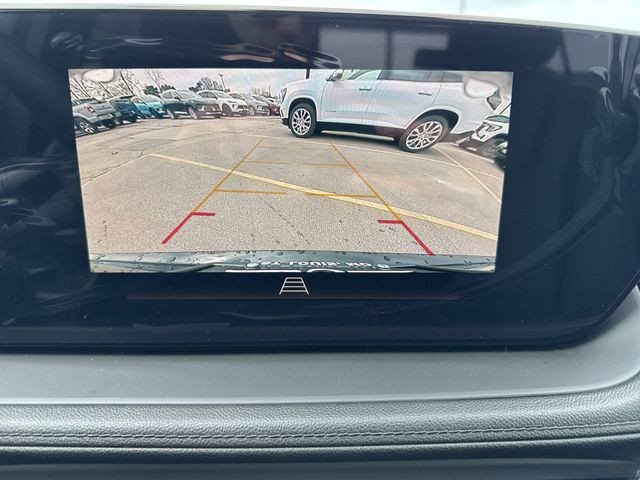 Buick Encore GX Vehicle Full-screen Gallery Image 17