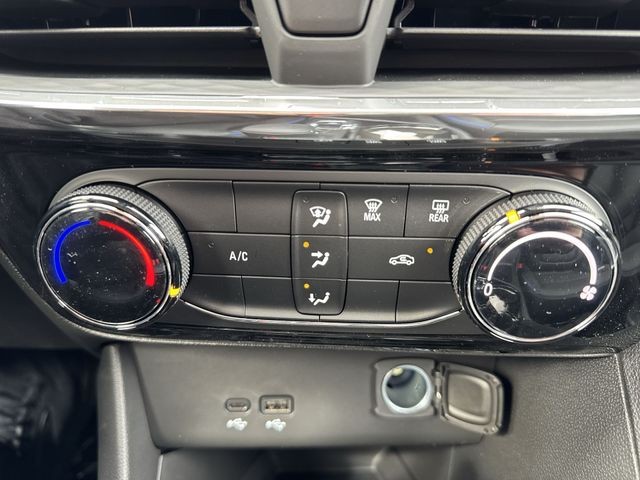 Buick Encore GX Vehicle Full-screen Gallery Image 18