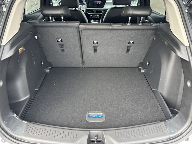 Buick Encore GX Vehicle Full-screen Gallery Image 22