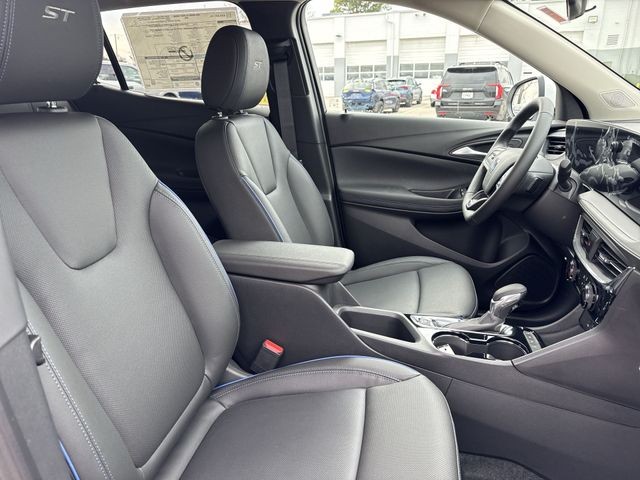 Buick Encore GX Vehicle Full-screen Gallery Image 23