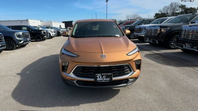 Buick Encore GX Vehicle Full-screen Gallery Image 03