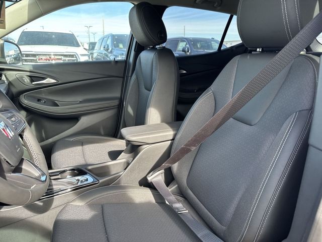 Buick Encore GX Vehicle Full-screen Gallery Image 11