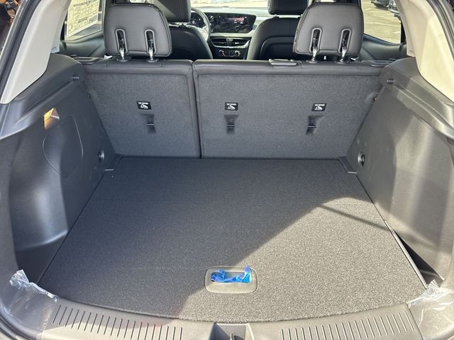 Buick Encore GX Vehicle Full-screen Gallery Image 22