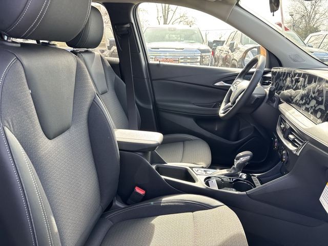 Buick Encore GX Vehicle Full-screen Gallery Image 23