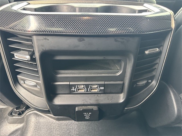 Ram 1500 Vehicle Full-screen Gallery Image 26