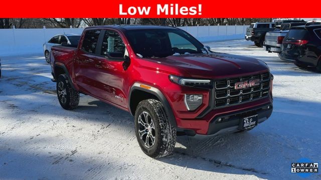 GMC Canyon Vehicle Full-screen Gallery Image 02