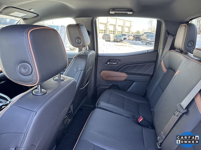 GMC Canyon Vehicle Full-screen Gallery Image 14