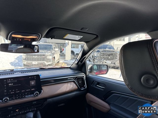 GMC Canyon Vehicle Full-screen Gallery Image 18