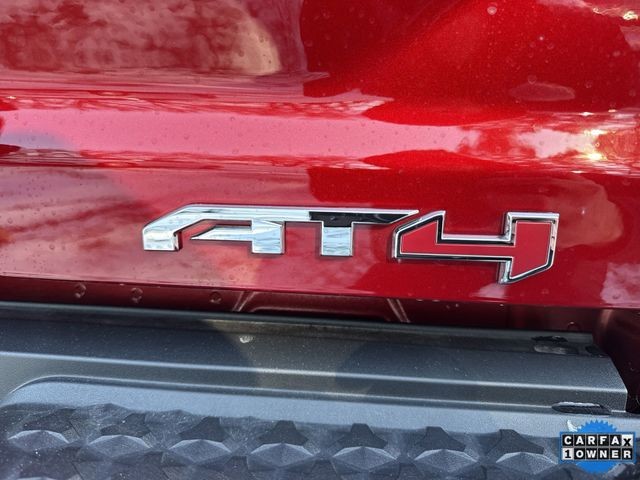 GMC Canyon Vehicle Full-screen Gallery Image 40