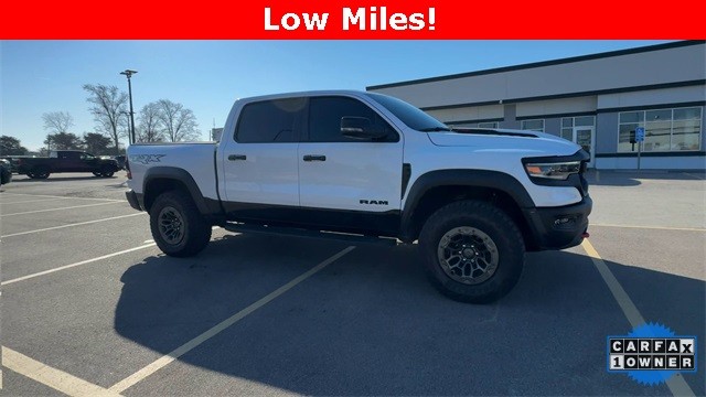 Ram 1500 Vehicle Full-screen Gallery Image 02