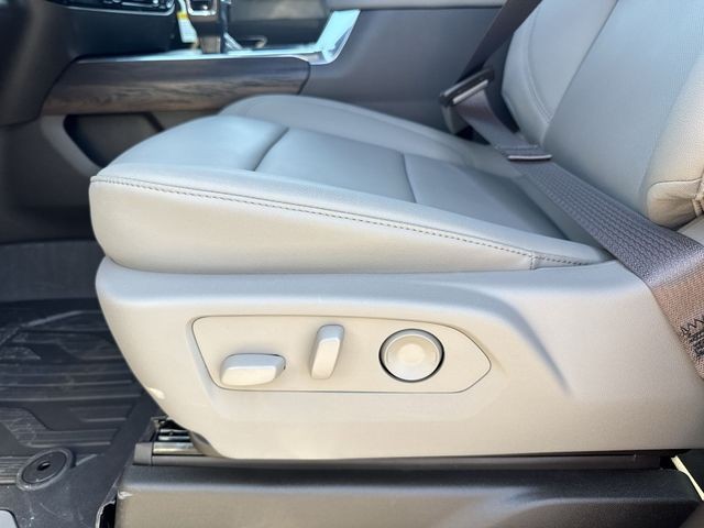 GMC Sierra 1500 Vehicle Full-screen Gallery Image 12