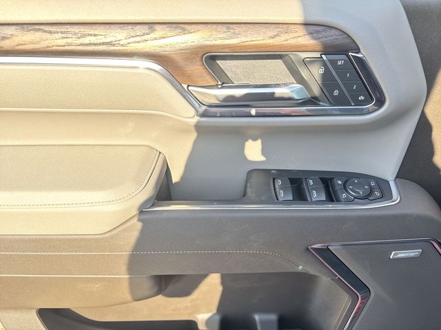 GMC Sierra 1500 Vehicle Full-screen Gallery Image 13