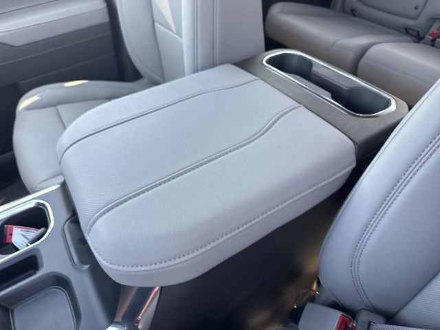 GMC Sierra 1500 Vehicle Full-screen Gallery Image 21