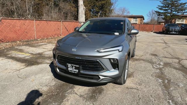 Buick Encore GX Vehicle Full-screen Gallery Image 04