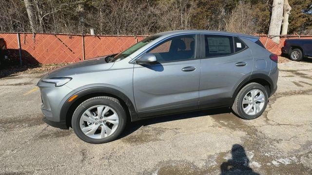 Buick Encore GX Vehicle Full-screen Gallery Image 05