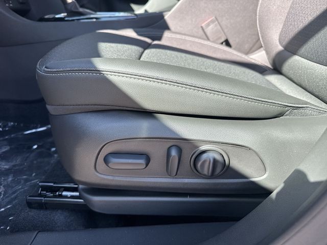 Buick Encore GX Vehicle Full-screen Gallery Image 12